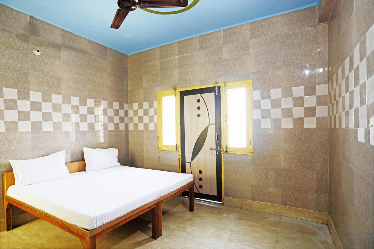 Oyo 44361 Shri Lajjaram Ashram Otel Vrindāvan Dış mekan fotoğraf