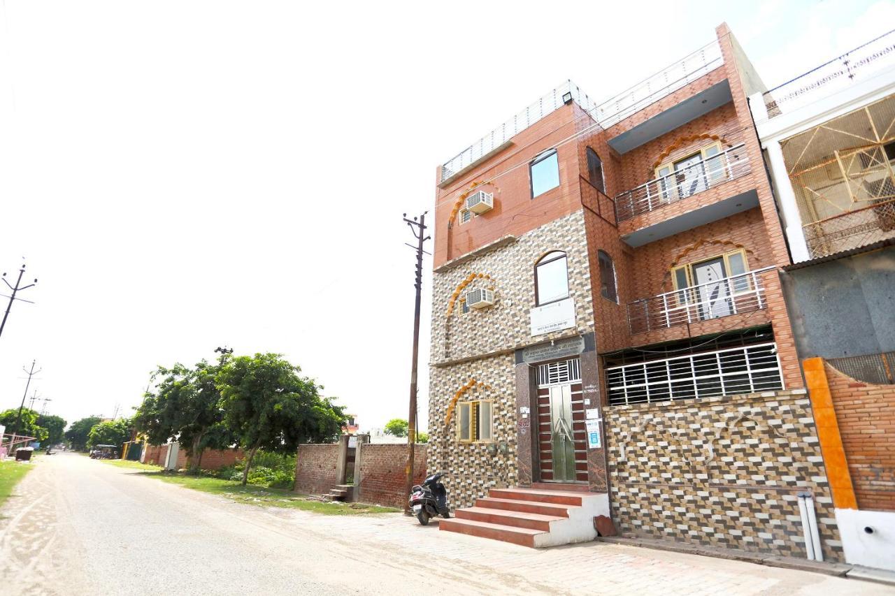 Oyo 44361 Shri Lajjaram Ashram Otel Vrindāvan Dış mekan fotoğraf
