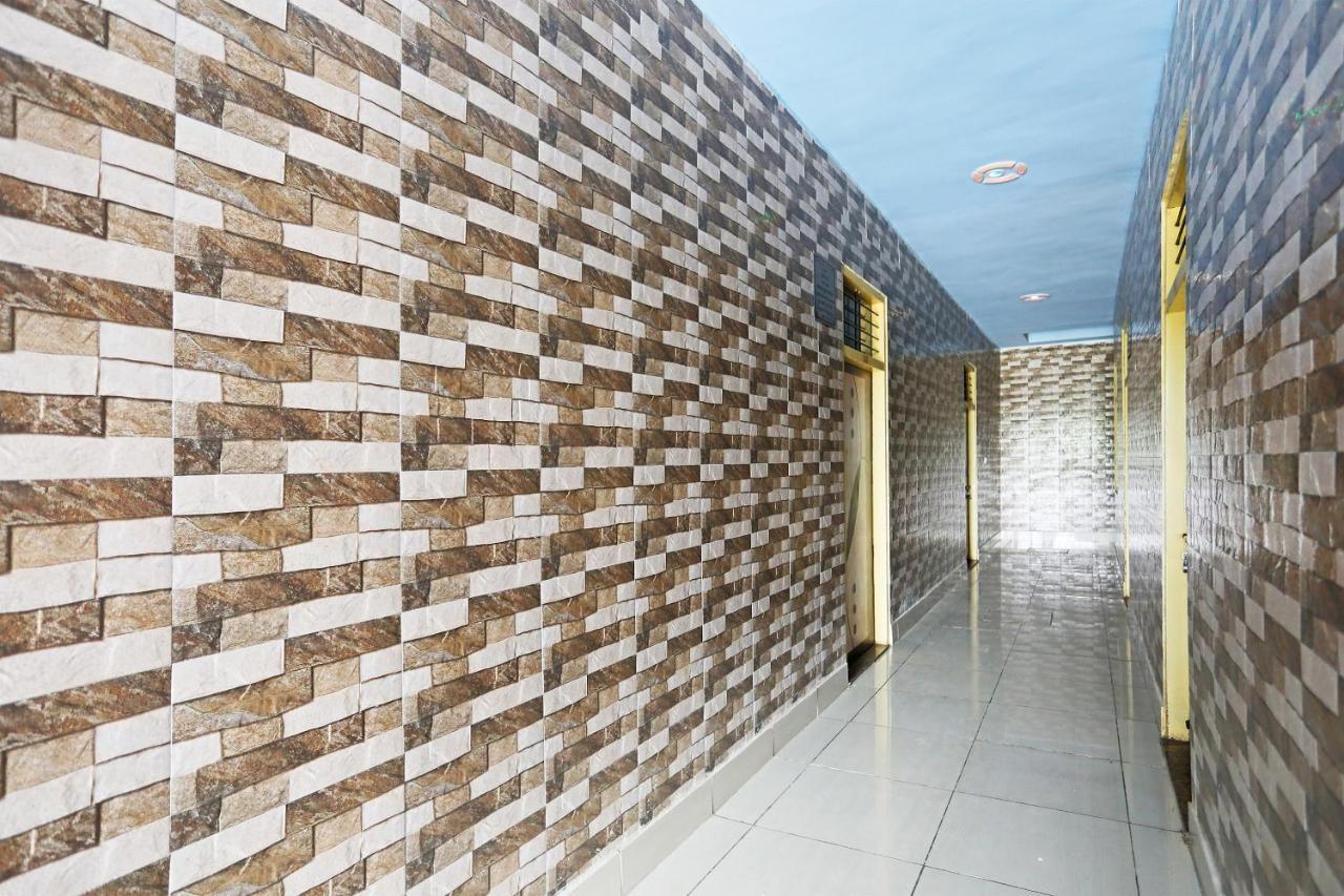 Oyo 44361 Shri Lajjaram Ashram Otel Vrindāvan Dış mekan fotoğraf